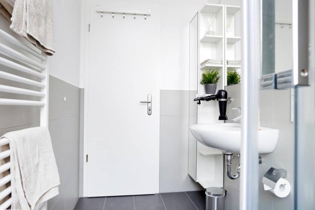 Sc 06 By Rockchair Apartments L Superhost Status L 4 Bedrooms Boxspringbeds 2 Bathrooms Balcony Elevator - Cozy Family & Business Flair Welcomes You! Berlim Exterior foto