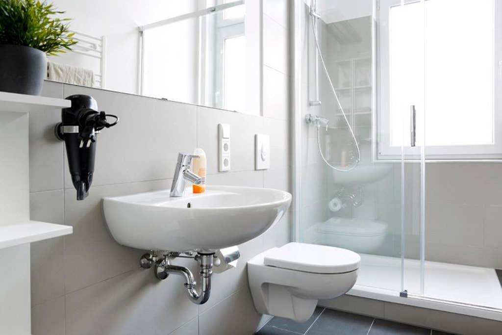 Sc 06 By Rockchair Apartments L Superhost Status L 4 Bedrooms Boxspringbeds 2 Bathrooms Balcony Elevator - Cozy Family & Business Flair Welcomes You! Berlim Exterior foto